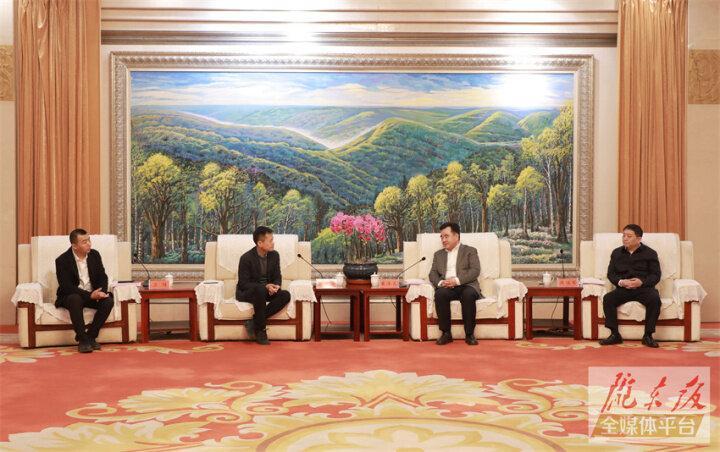 黃澤元周繼軍與阿里巴巴集團(tuán)副總裁、阿里云全球銷售總裁蔡英華一行座談