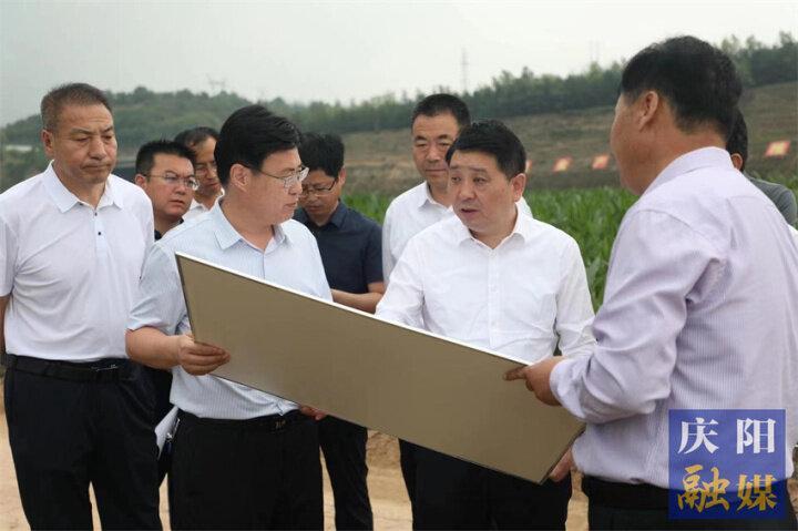 周繼軍在寧縣調(diào)研招商引資重大項目落地保障工作時強(qiáng)調(diào) 堅持項目為王 高效對接服務(wù) 以招商引資大突破引領(lǐng)縣域經(jīng)濟(jì)高質(zhì)量發(fā)展