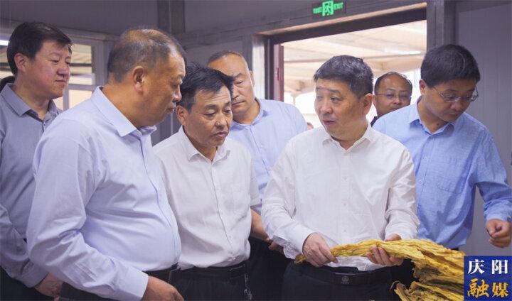 周繼軍在正寧縣調研重點項目建設等工作時強調 強龍頭 延鏈條 聚集群 以工業(yè)升級引領縣域經濟高質量發(fā)展