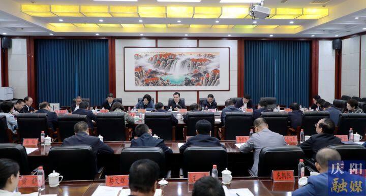 黃澤元周繼軍在檢查第十八屆慶陽香包民俗文化節(jié)準(zhǔn)備工作時強(qiáng)調(diào) 突出主題特色 靠實(shí)工作任務(wù) 高效協(xié)同配合 努力把節(jié)會辦成喜慶精彩增光添彩的盛會
