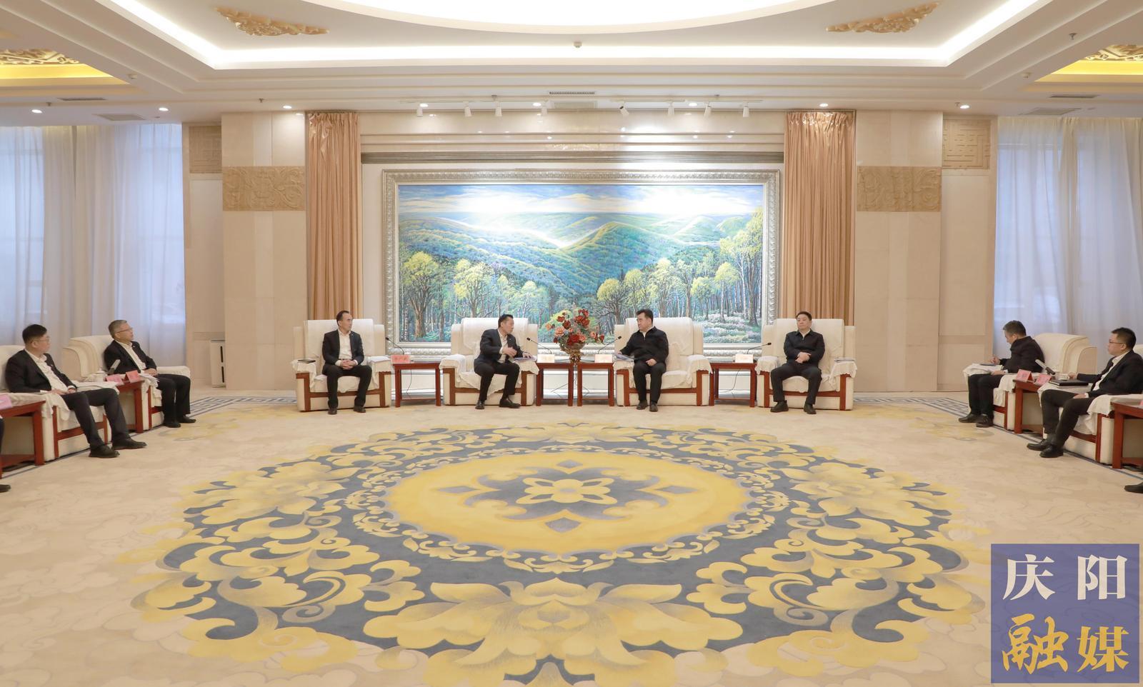 黃澤元周繼軍與中國(guó)鐵塔甘肅省分公司黨委書(shū)記、總經(jīng)理戴海兵一行座談