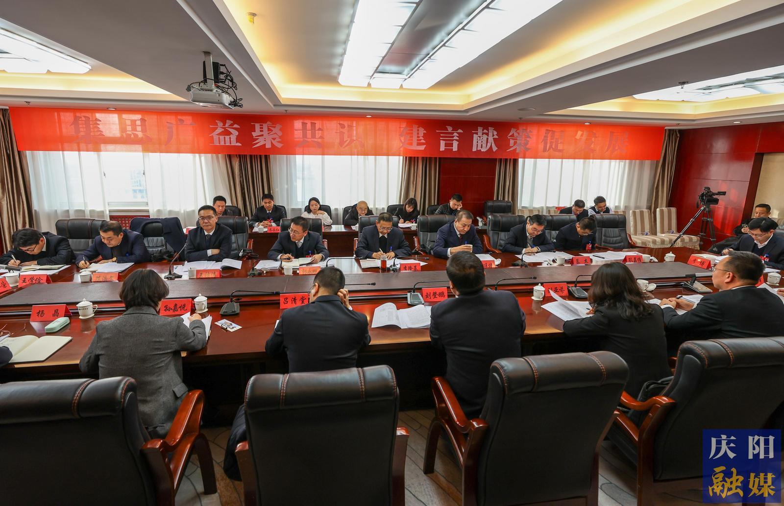 【圖說(shuō)兩會(huì)】市政協(xié)委員分組討論政府工作報(bào)告和計(jì)劃、財(cái)政報(bào)告
