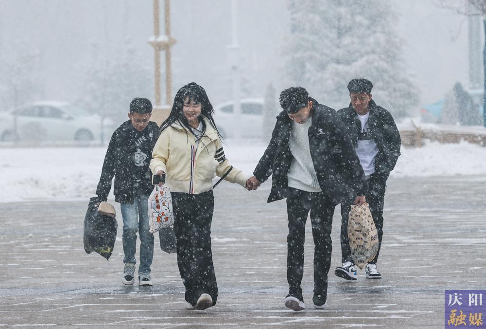 【攝影專題】風(fēng)雪兼程，回家過年！