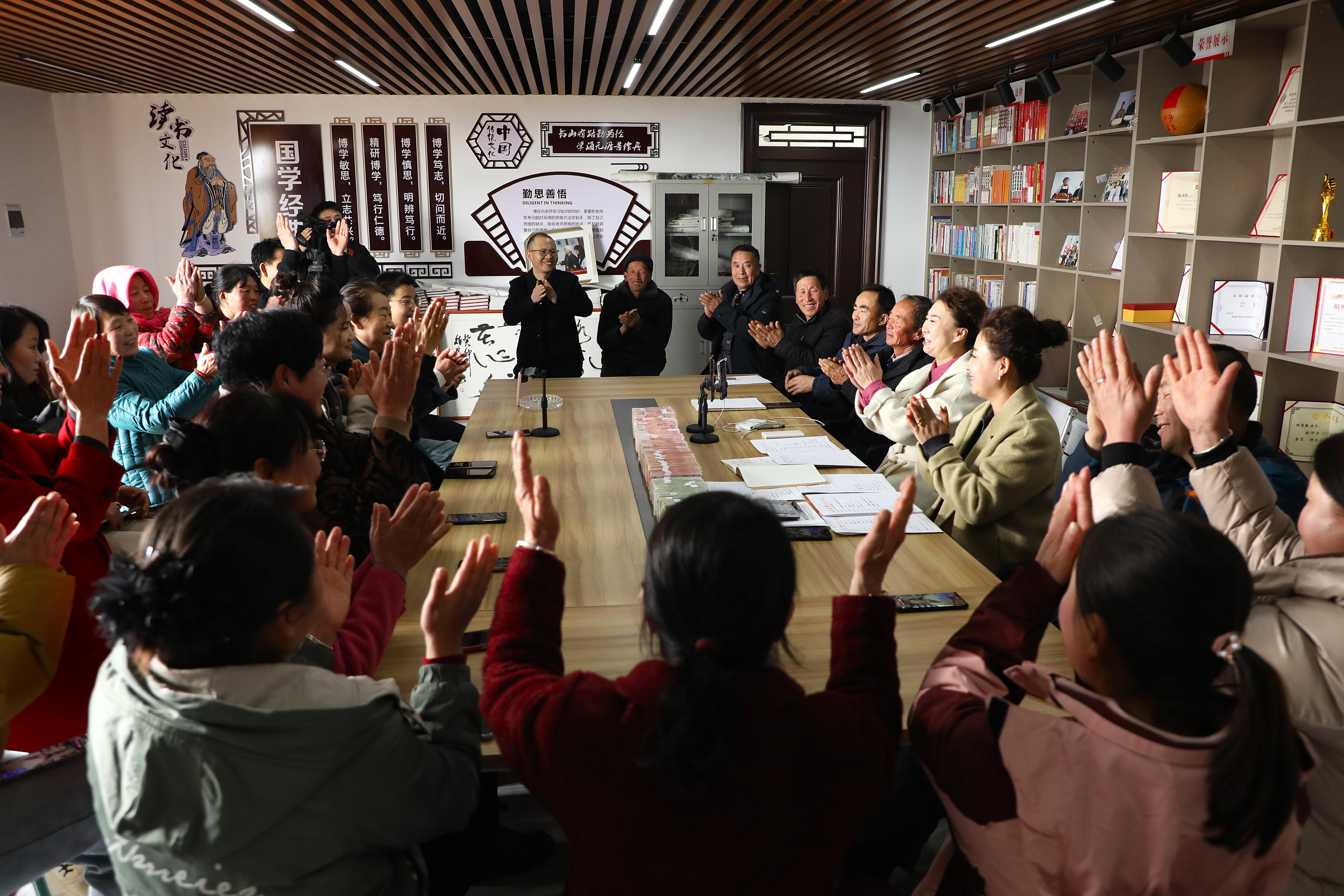 二月二，分紅“盛宴”開啟幸福新篇 ——環(huán)縣莊子峁生態(tài)農(nóng)莊30戶農(nóng)戶喜提73萬元“紅包”