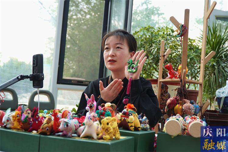 【2025慶陽(yáng)市農(nóng)文旅融合發(fā)展百千萬(wàn)工程探訪記】“義渠村”非遺田園綜合體游記