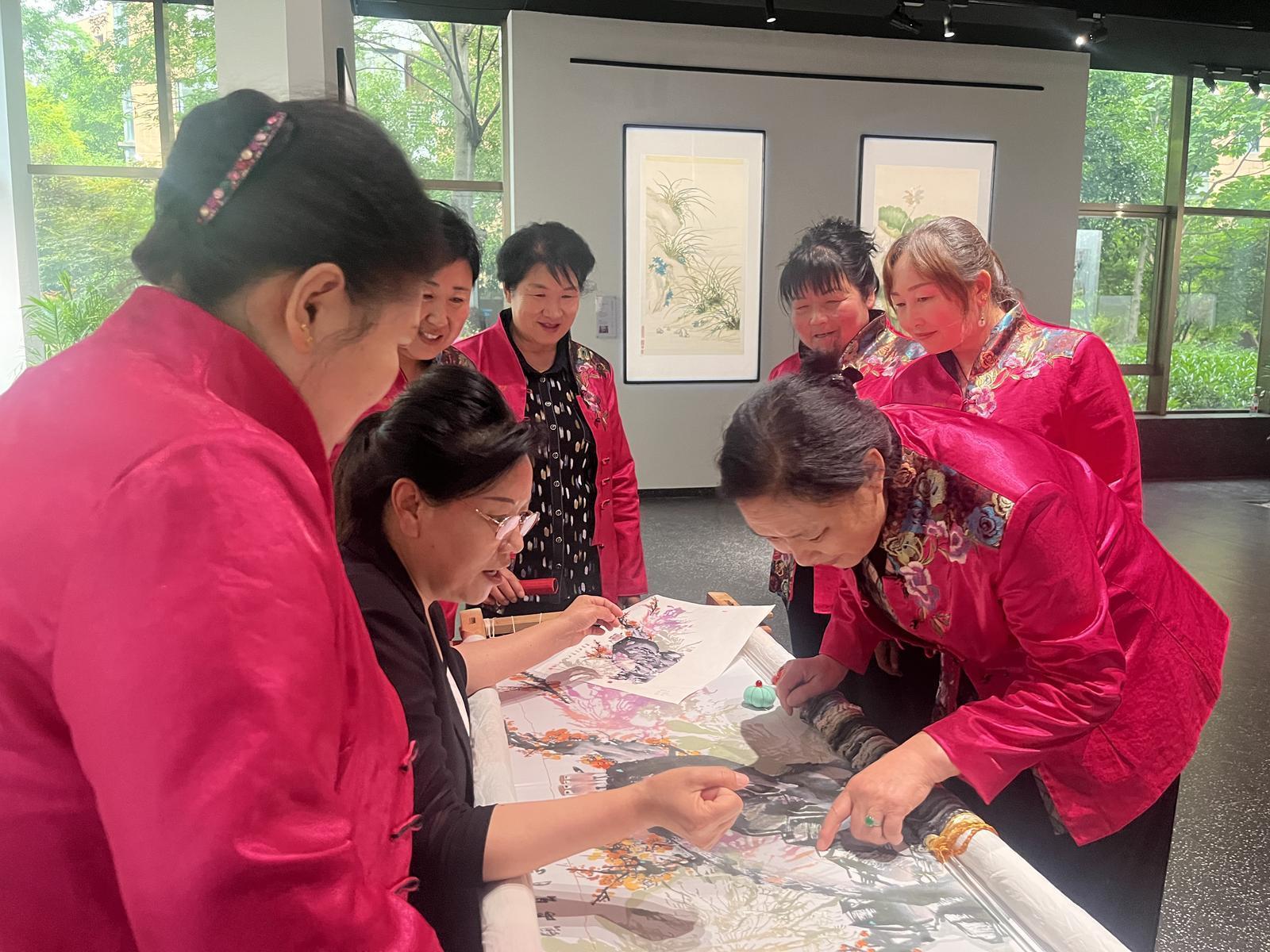 “高原媽媽”：慶陽繡娘走上國際藝術(shù)舞臺(tái)的品牌