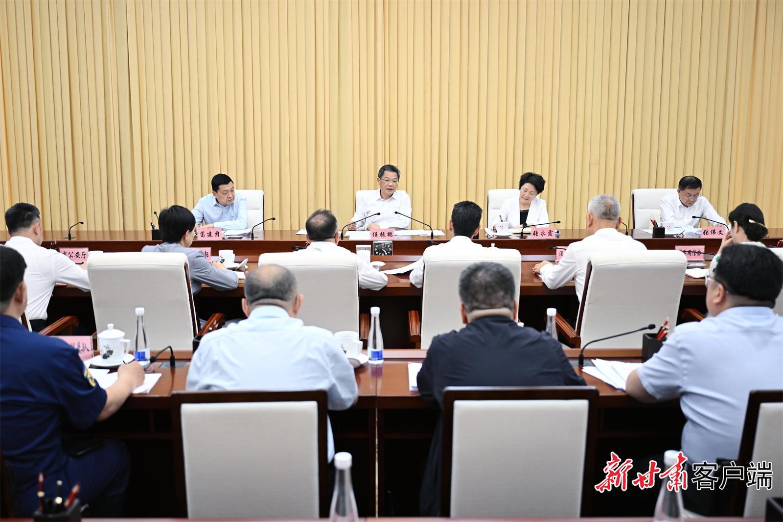 任振鶴在第八屆絲綢之路（敦煌）國際文化博覽會組委會會議上強調 在彰顯特色追求實效上下功夫 以文化為重要支點為高質量發(fā)展增添動能